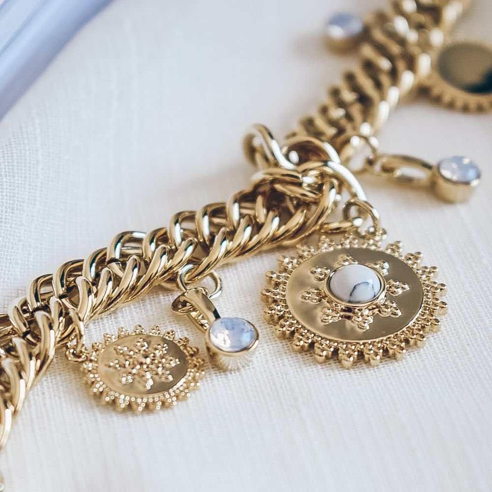 Gold Earrings Pre-Owned – Image 2